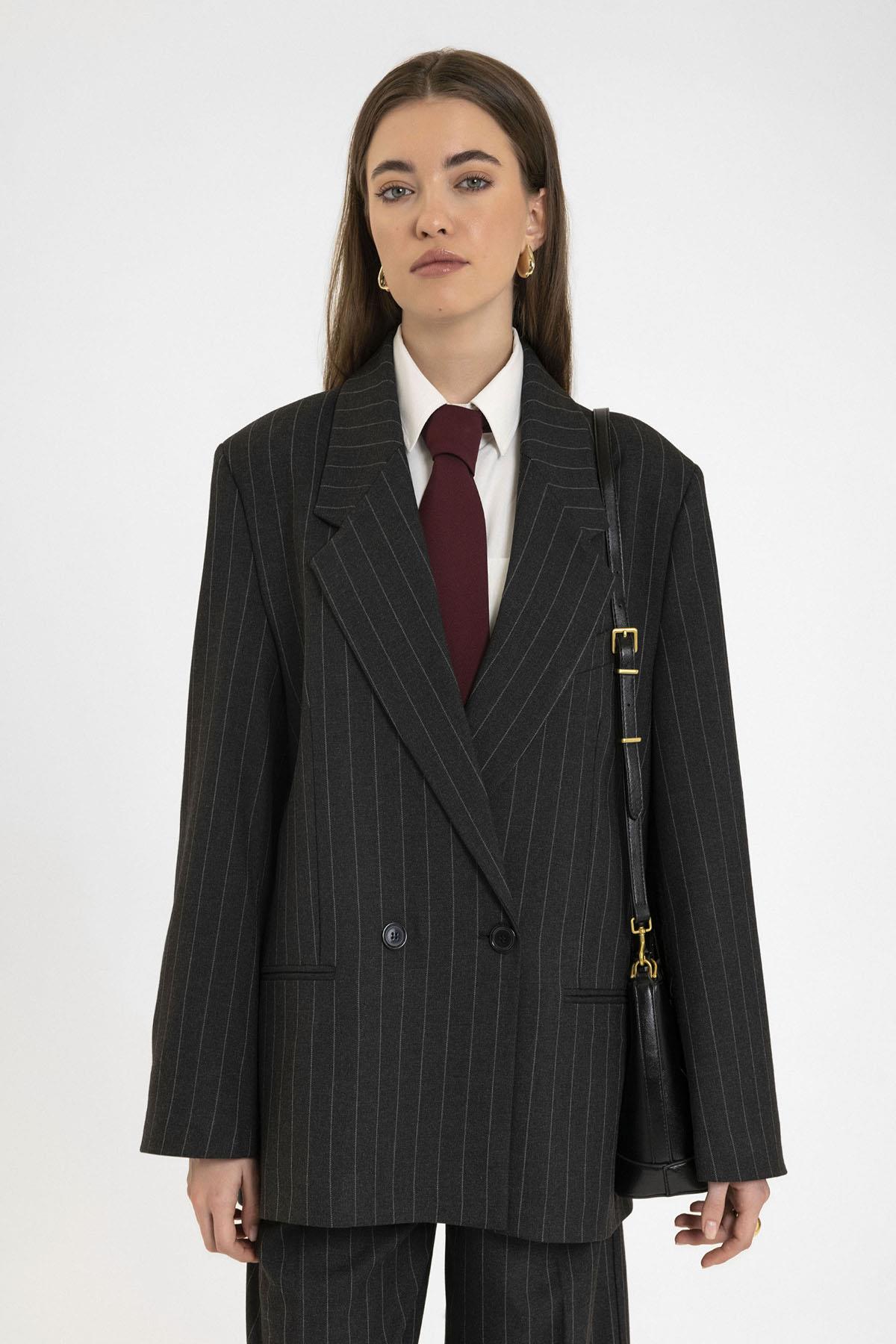 Antioch-Siyah Kadın Çizgili Oversize Blazer Ceket-Ceket-1-Milagron.com