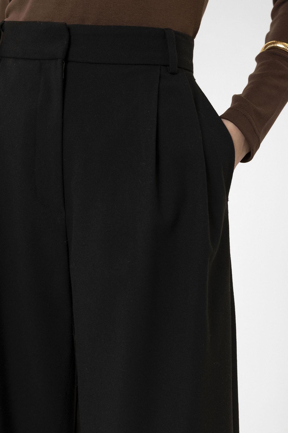 Antioch-Siyah Kadın Yüksek Bel Pens Detaylı Straight Fit Pantolon-Kumaş Pantolon-4-Milagron.com