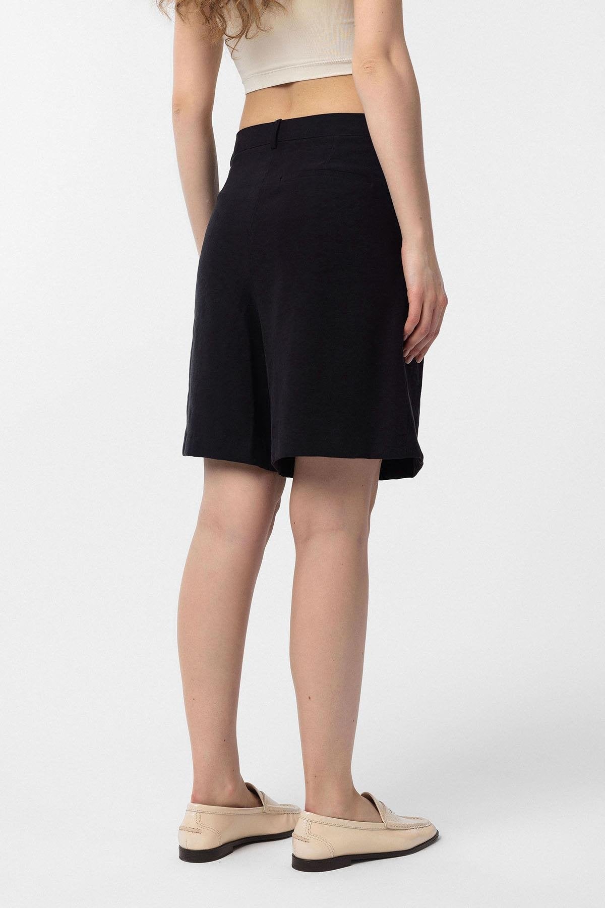 Antioch-Siyah Pilili Kadın Bermuda Şort-Kumaş Pantolon-3-Milagron.com