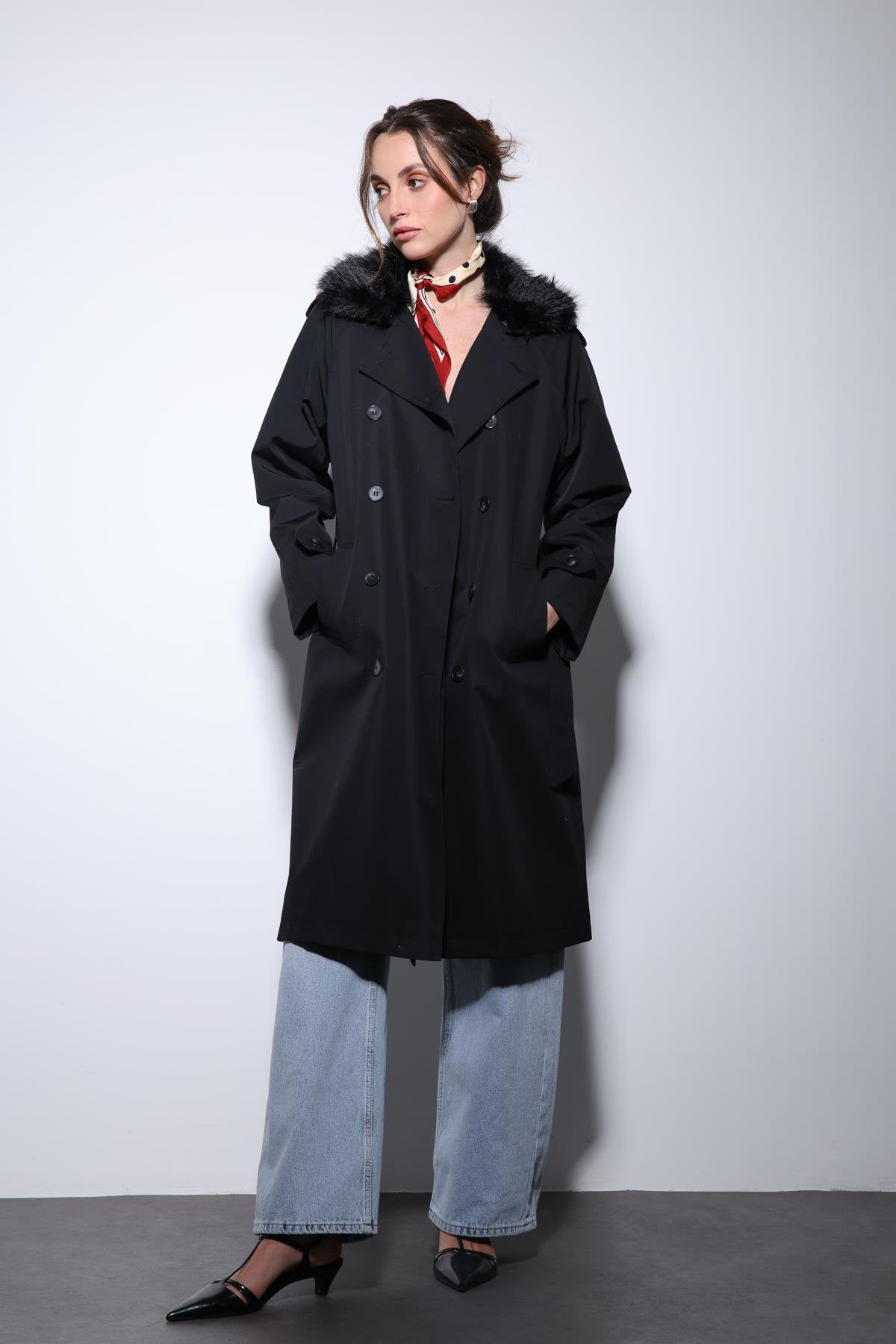 Antioch-Siyah Suni Kürklü Yaka Kadın Trençkot-Trençkot-3-Milagron.com