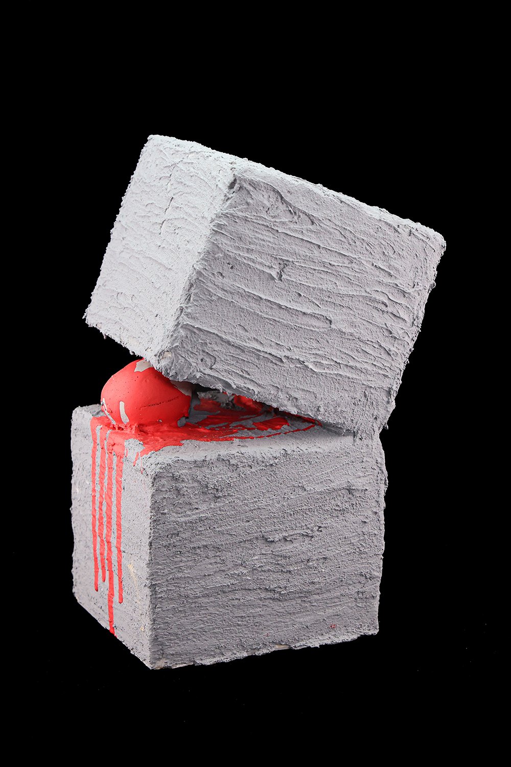 Arete Design by Egemen Umut Şen-Ezil"me" Beton Heykel-Heykel-3-Milagron.com