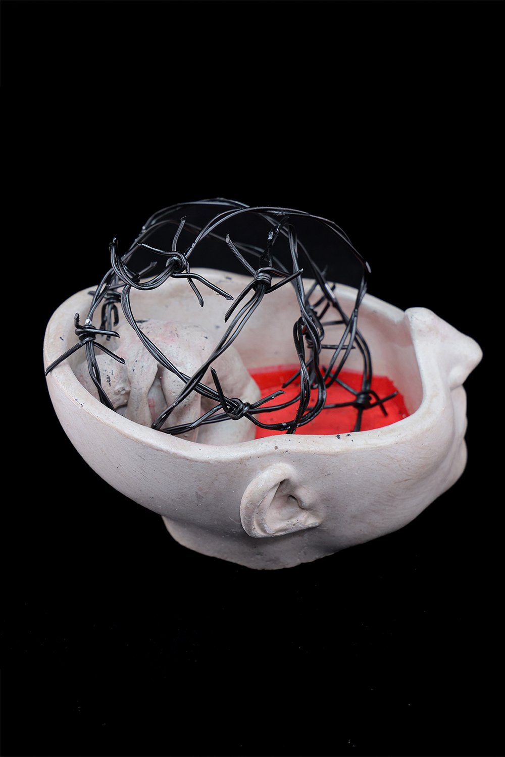 Arete Design by Egemen Umut Şen-Tutsak Beton Heykel-Heykel-3-Milagron.com