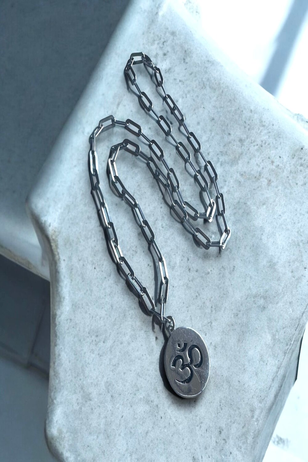 Arven’s World by Aylin Işıklı-Aum Kolye-Kolye-1-Milagron.com