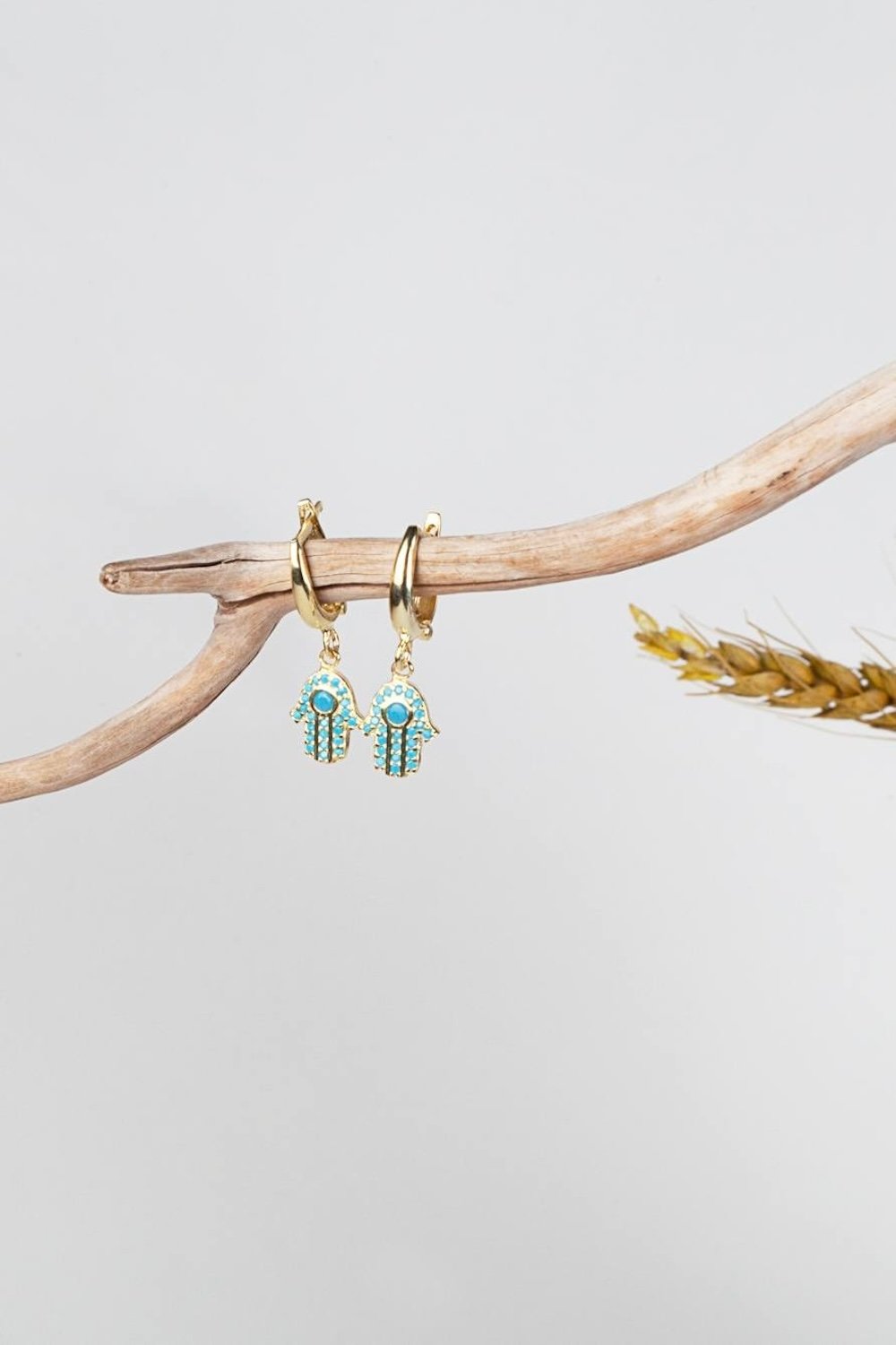 Arven’s World by Aylin Işıklı-Hamsa Gold Küpe-Küpe-3-Milagron.com