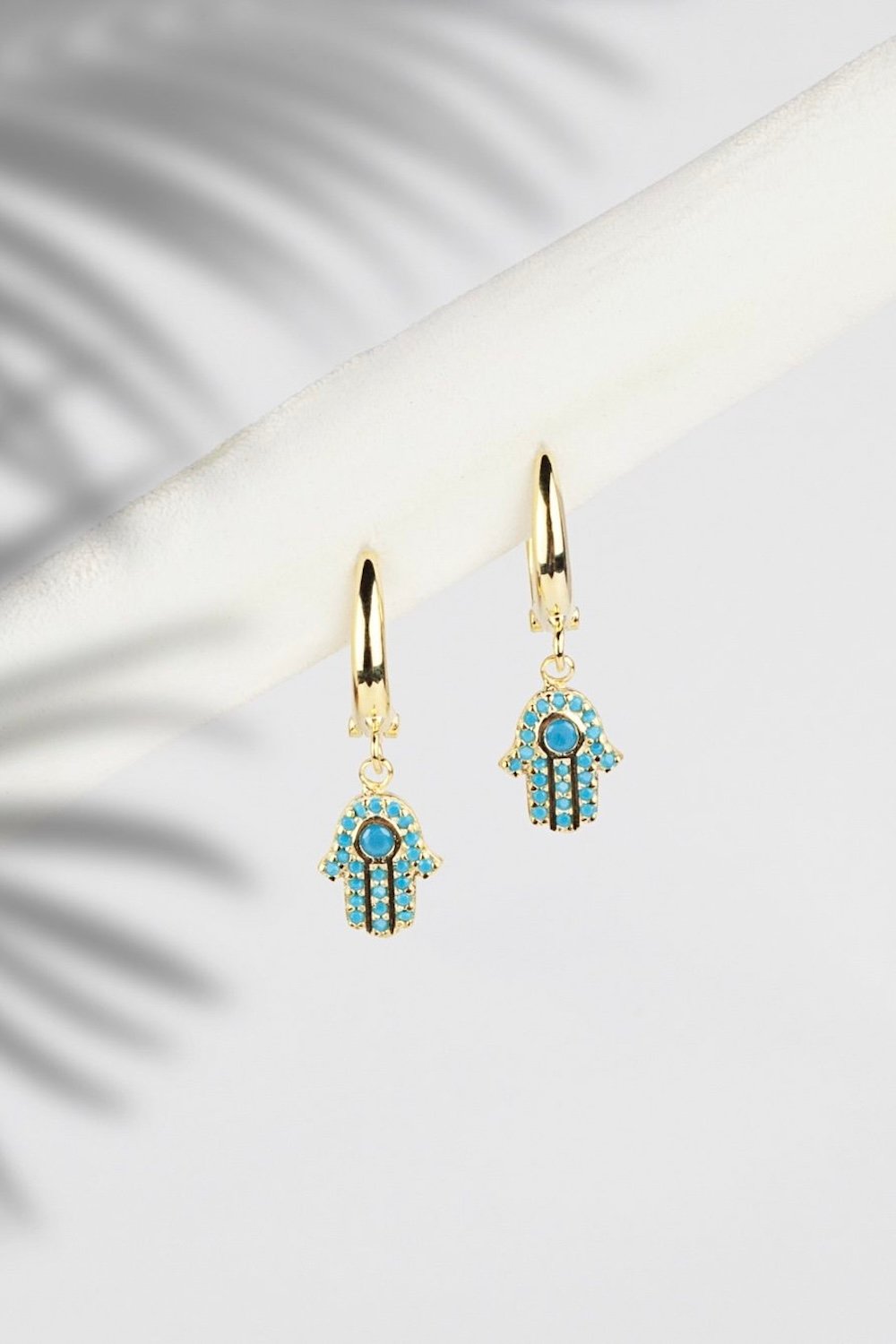 Arven’s World by Aylin Işıklı-Hamsa Gold Küpe-Küpe-5-Milagron.com