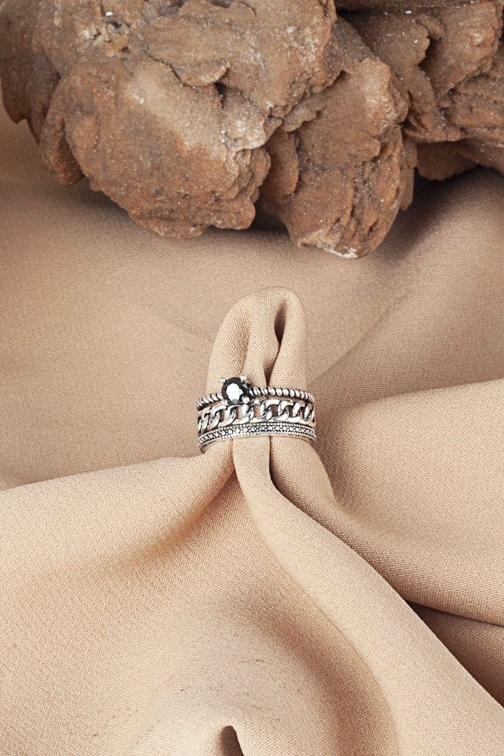 Arven’s World by Aylin Işıklı-Siyah Yaşlı Yüzük-Yüzük-5-Milagron.com