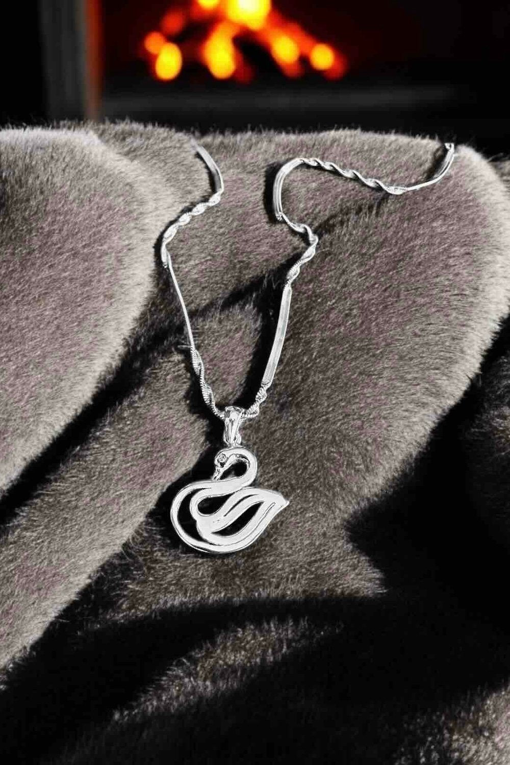 Arven’s World by Aylin Işıklı-Swan Kolye-Kolye-3-Milagron.com