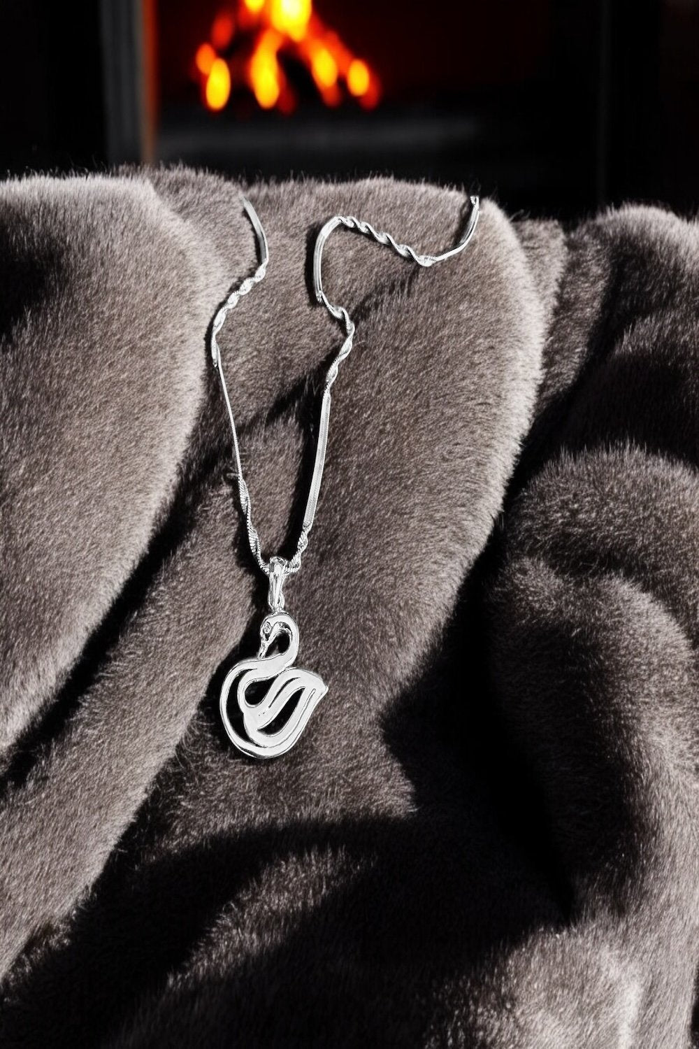 Arven’s World by Aylin Işıklı-Swan Kolye-Kolye-3-Milagron.com