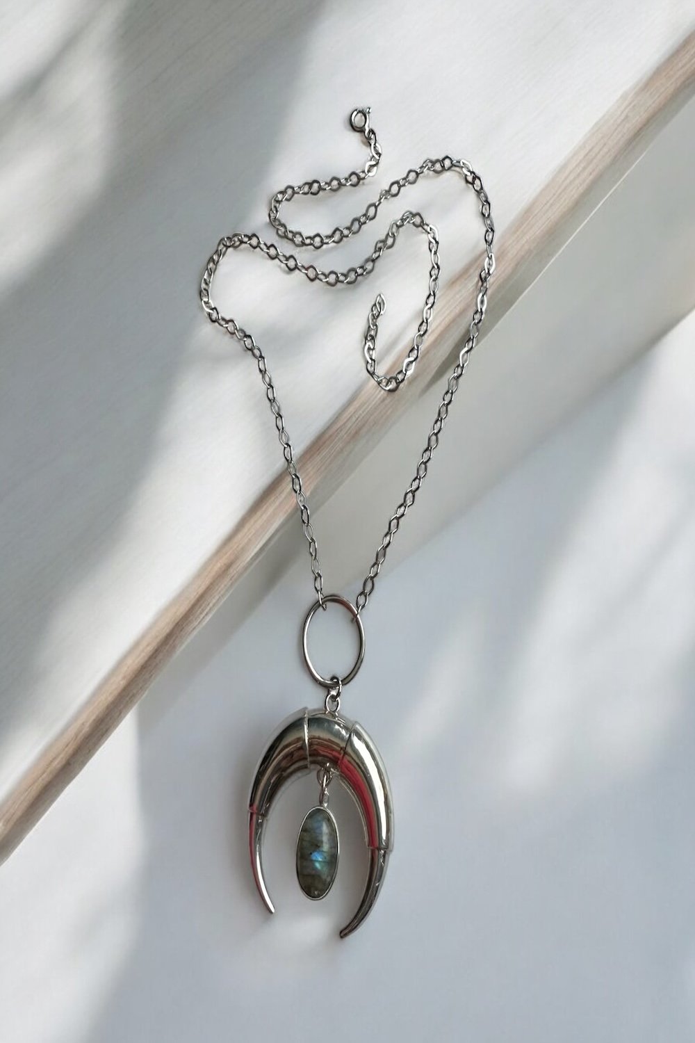 Arven’s World by Aylin Işıklı-Viyola-Kolye-1-Milagron.com