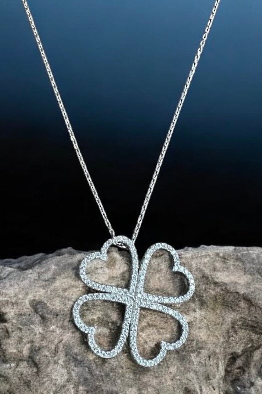 Arven’s World by Aylin Işıklı-Yonca Kolye-Kolye-2-Milagron.com