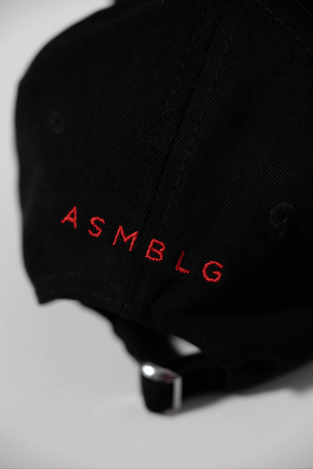 Assemblage Studios-Red Dancing Hat-Şapka-2-Milagron.com