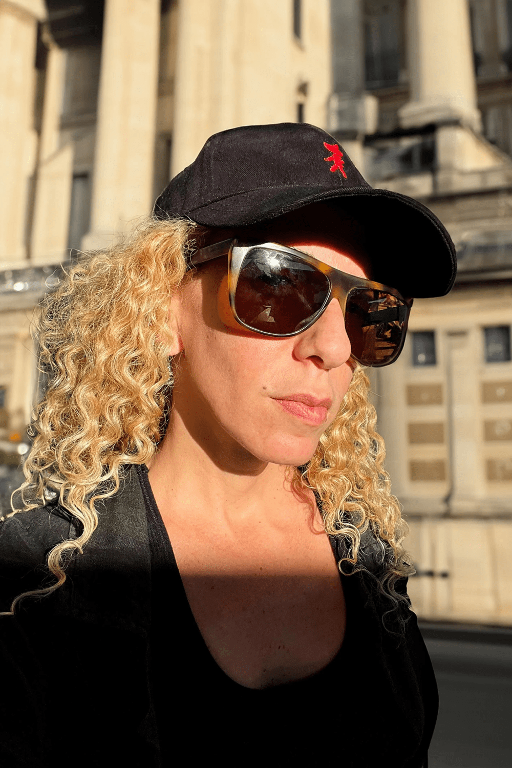 Assemblage Studios-Red Dancing Hat-Şapka-4-Milagron.com