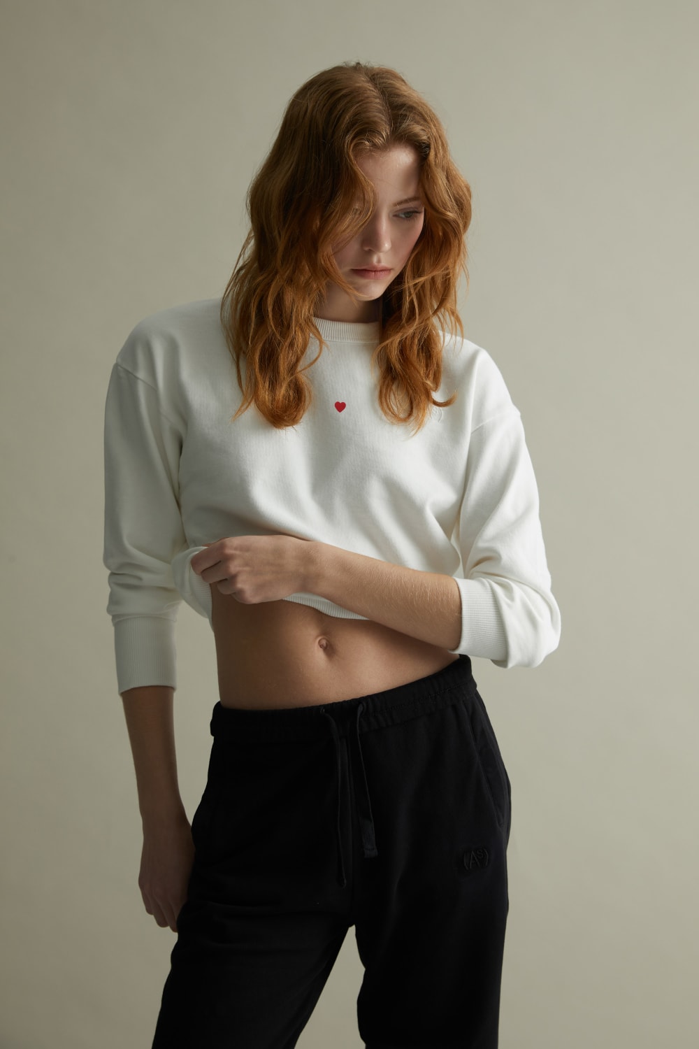 Assemblage Studios-Sweatshirt Cropped / Kalp Nakışlı-Sweatshirts & Hoodies-2-Milagron.com