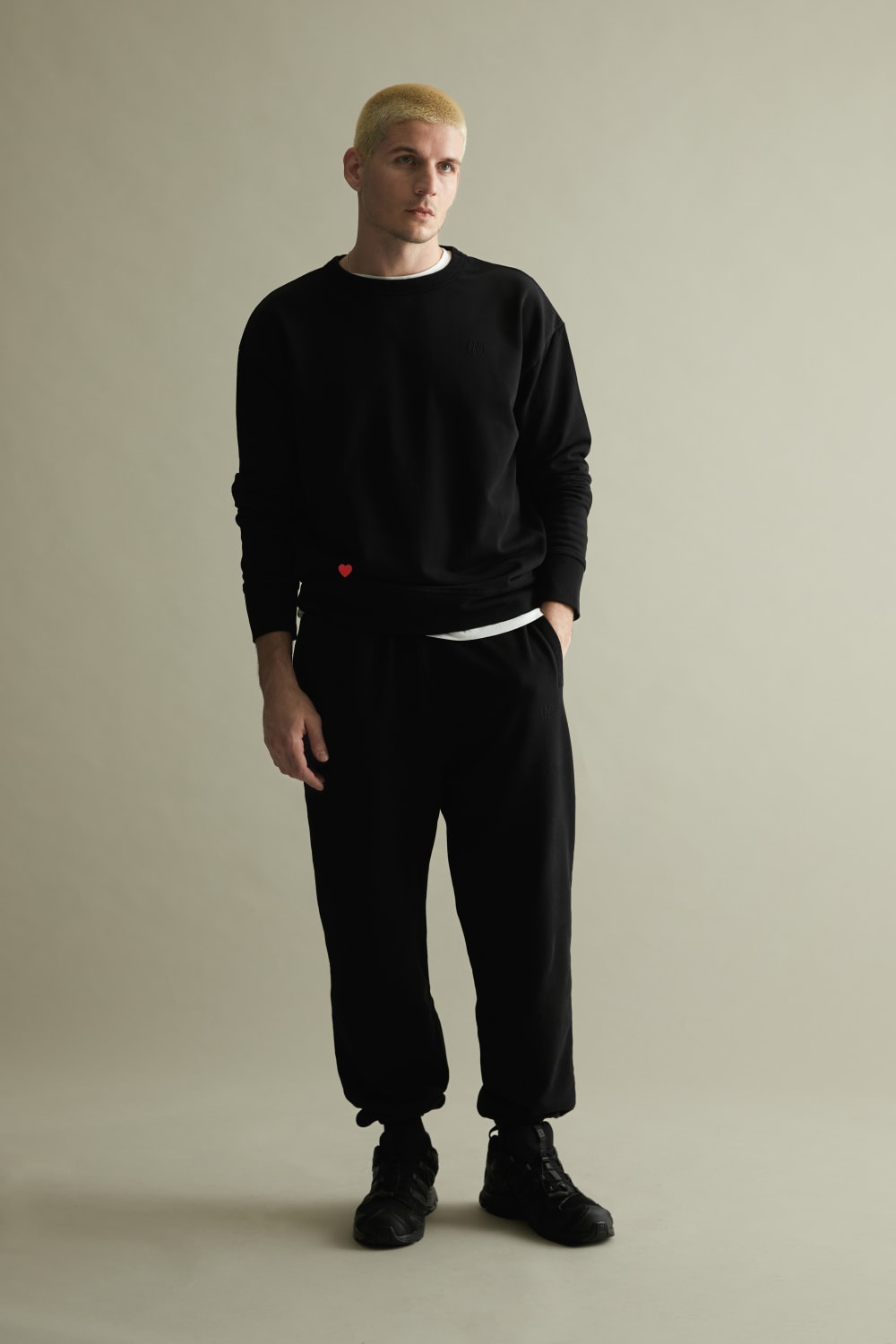 Assemblage Studios-Sweatshirt / Unisex -kalp Nakışlı-Sweatshirts & Hoodies-1-Milagron.com