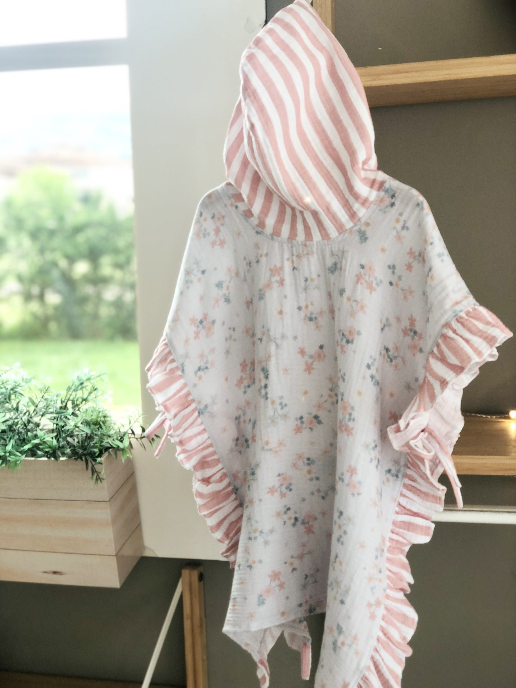 Spring Organik Pamuk Fırfırlı Müslin Panço
