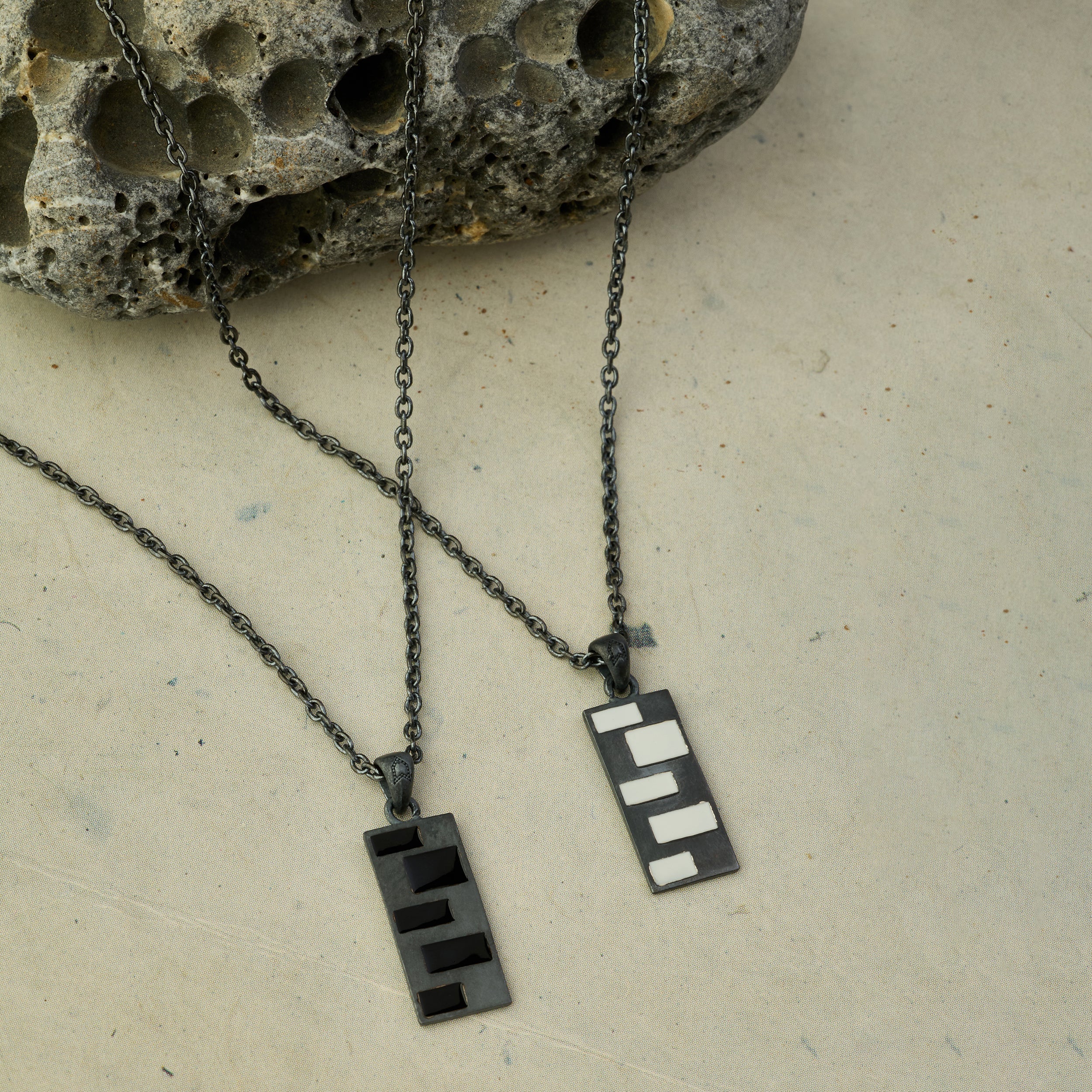 White Wall Necklace In Oxide