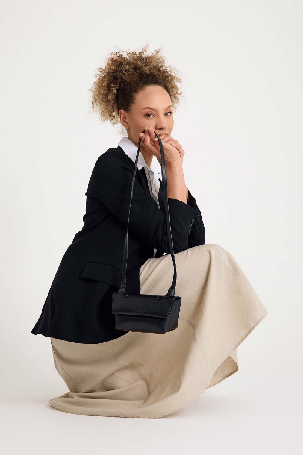 Bagh Collection-Apple Crossbody Bagh Black-Omuz Çantası-4-Milagron.com