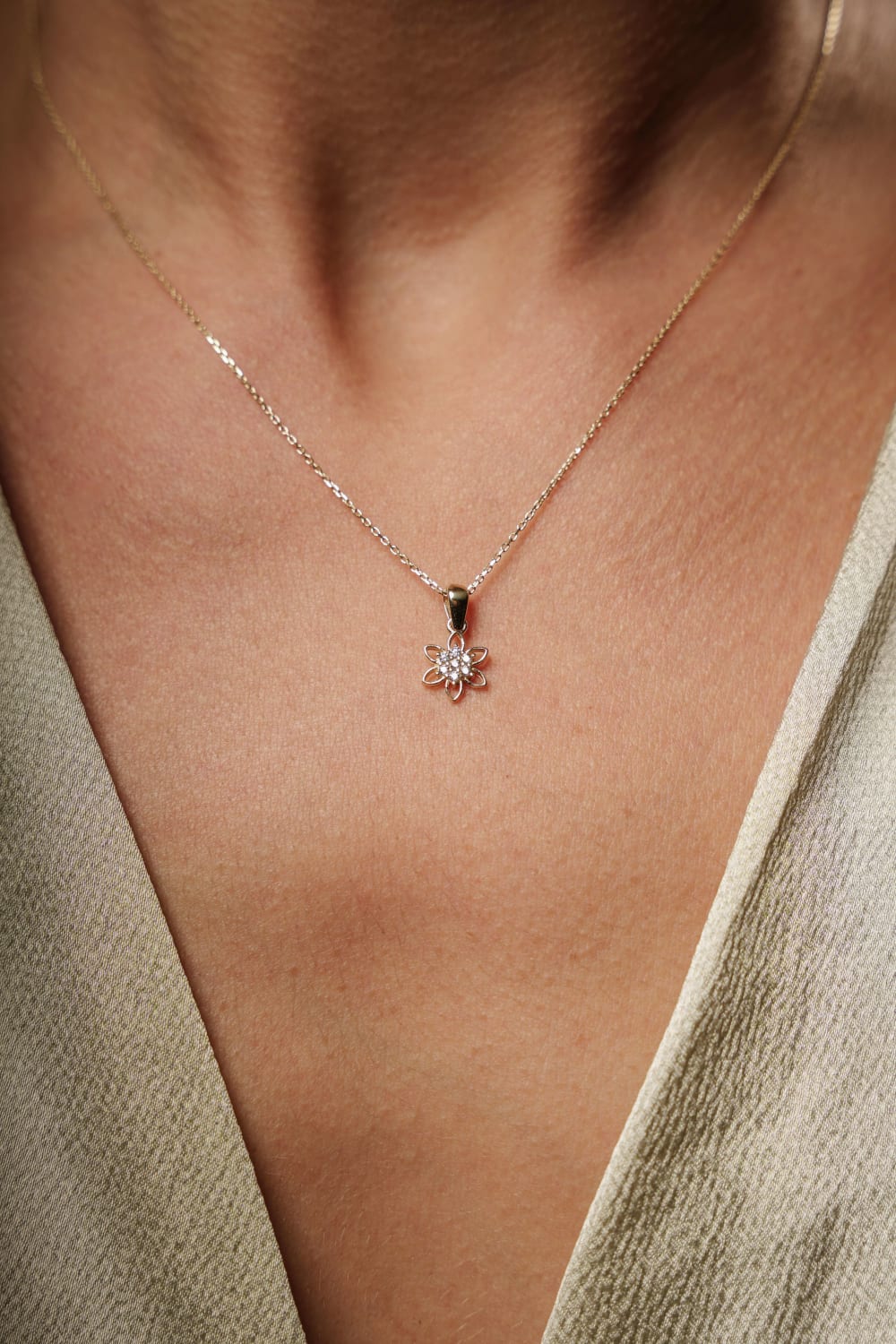 Başbuğ Mücevher-14 Ayar Altın Taşlı Minimal Çiçek Kolye-Kolye-2-Milagron.com