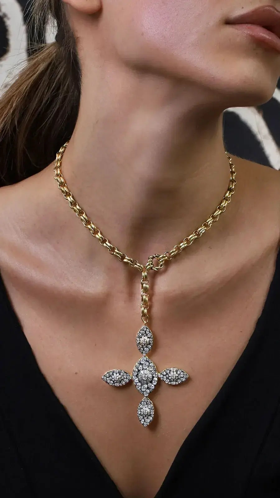 Sacres Charm Kolye