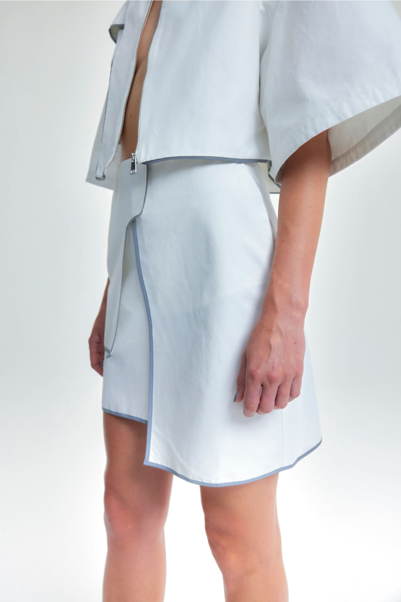 Birdiejay-Morpho Menelauss Reflekti̇f Detaylı Crop Ceket Beyaz-Ceket-5-Milagron.com