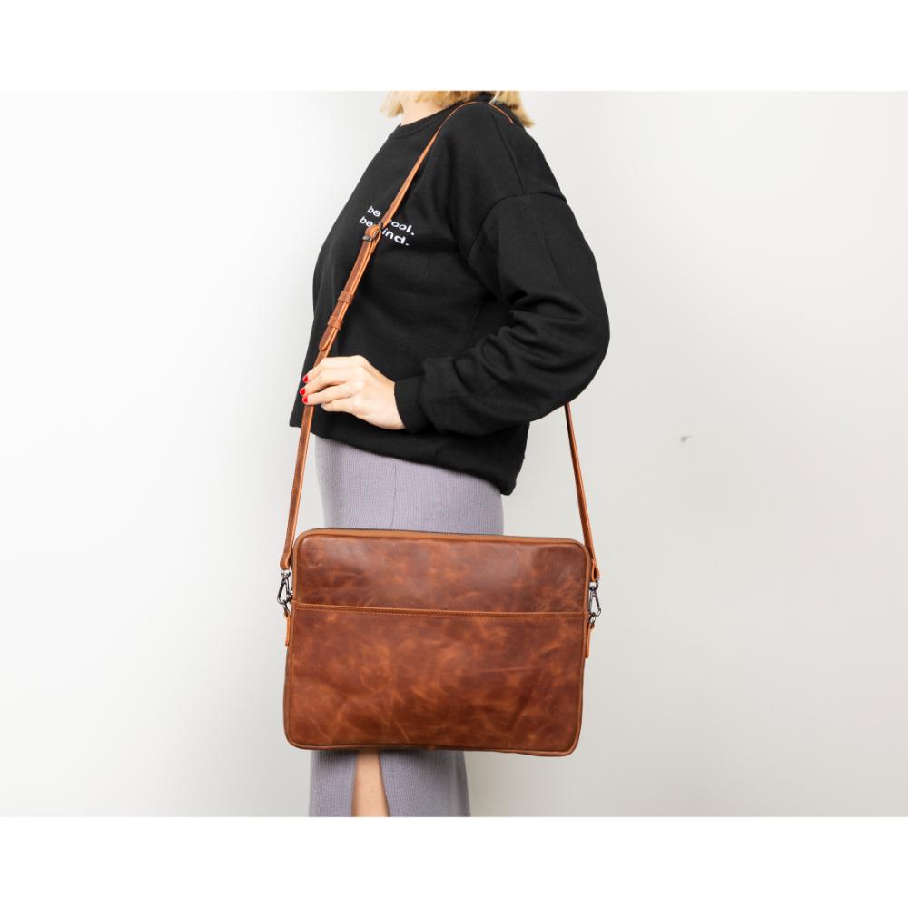 Bloominbag-Bloom Sleeve Leeds 16" Cognac Brown Hakiki Deri Laptop & Tablet Kılıfı-2-Milagron.com