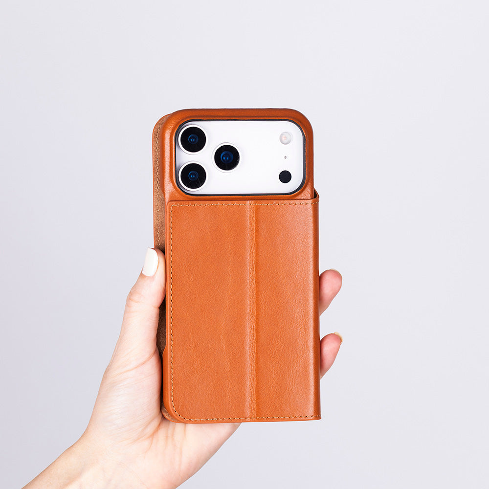 Bloomcase Magic Wallet Tan Apple Iphone 17 Pro (6.3") Hakiki Deri Çıkarılabilir Cüzdanlı Telefon Kılıfı
