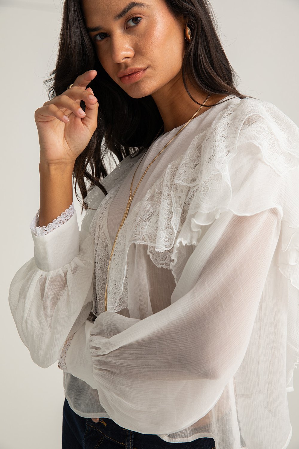 Boneqa Barcelona-Dantel Detaylı Derin V Yaka Gömlek-Gömlek-5-Milagron.com