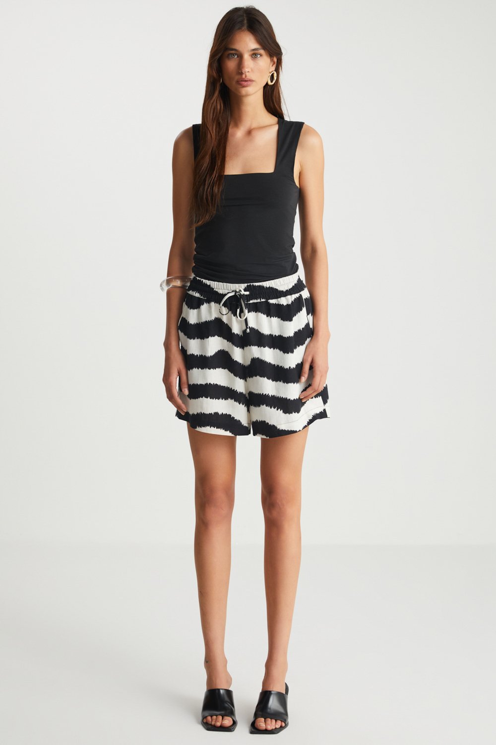 Boneqa Barcelona-Düz Kolsuz Siyah Tişört-T-Shirts-3-Milagron.com