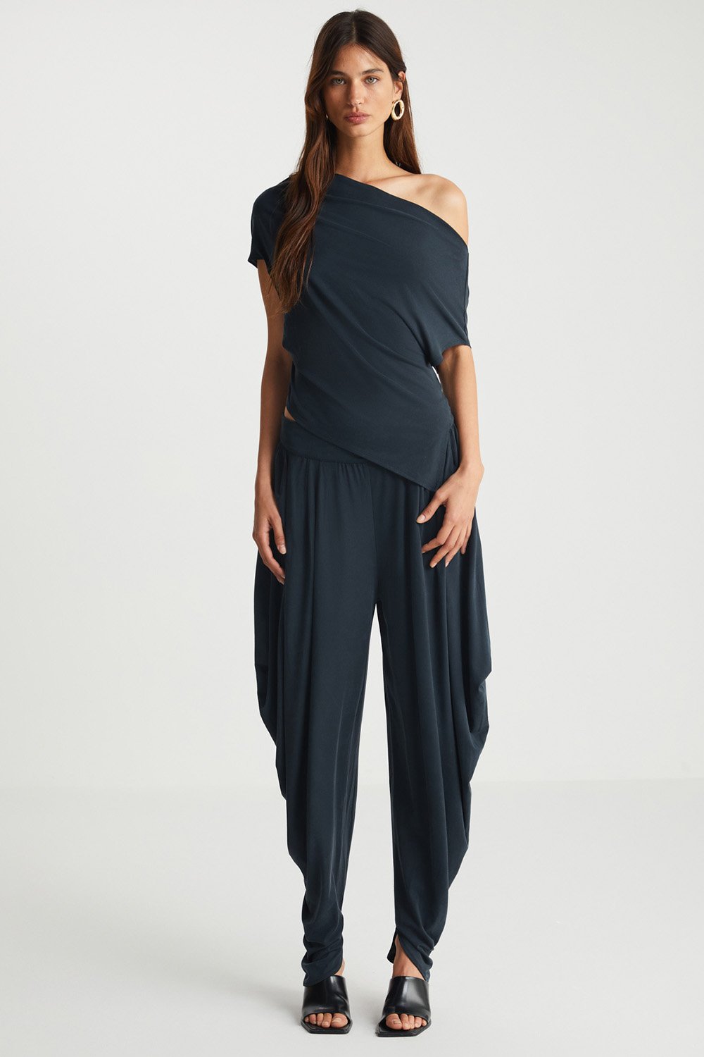 Boneqa Barcelona-Günlük Siyah Cupro Pantolon-Pantolon-1-Milagron.com