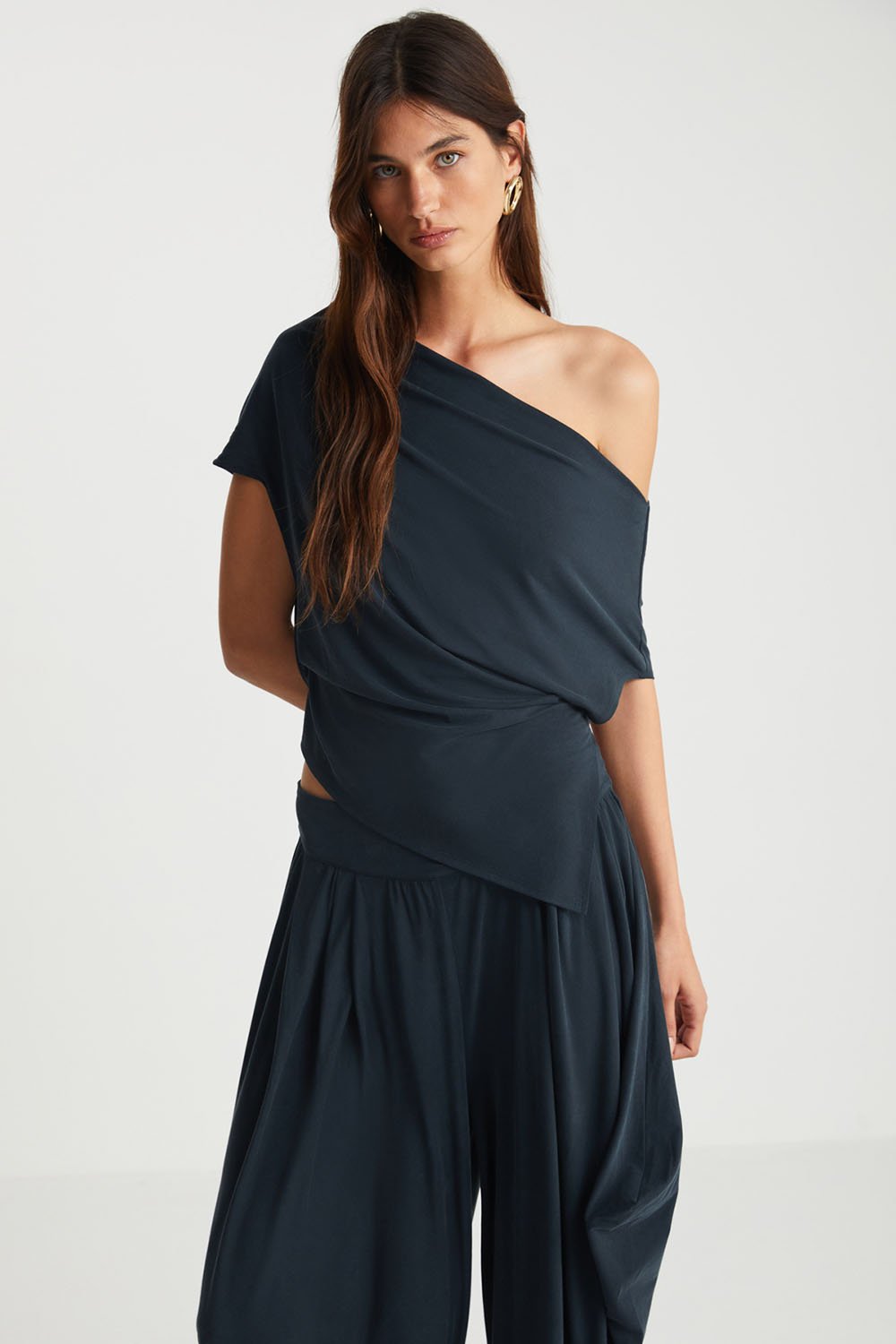 Boneqa Barcelona-Günlük Siyah Cupro Pantolon-Pantolon-4-Milagron.com