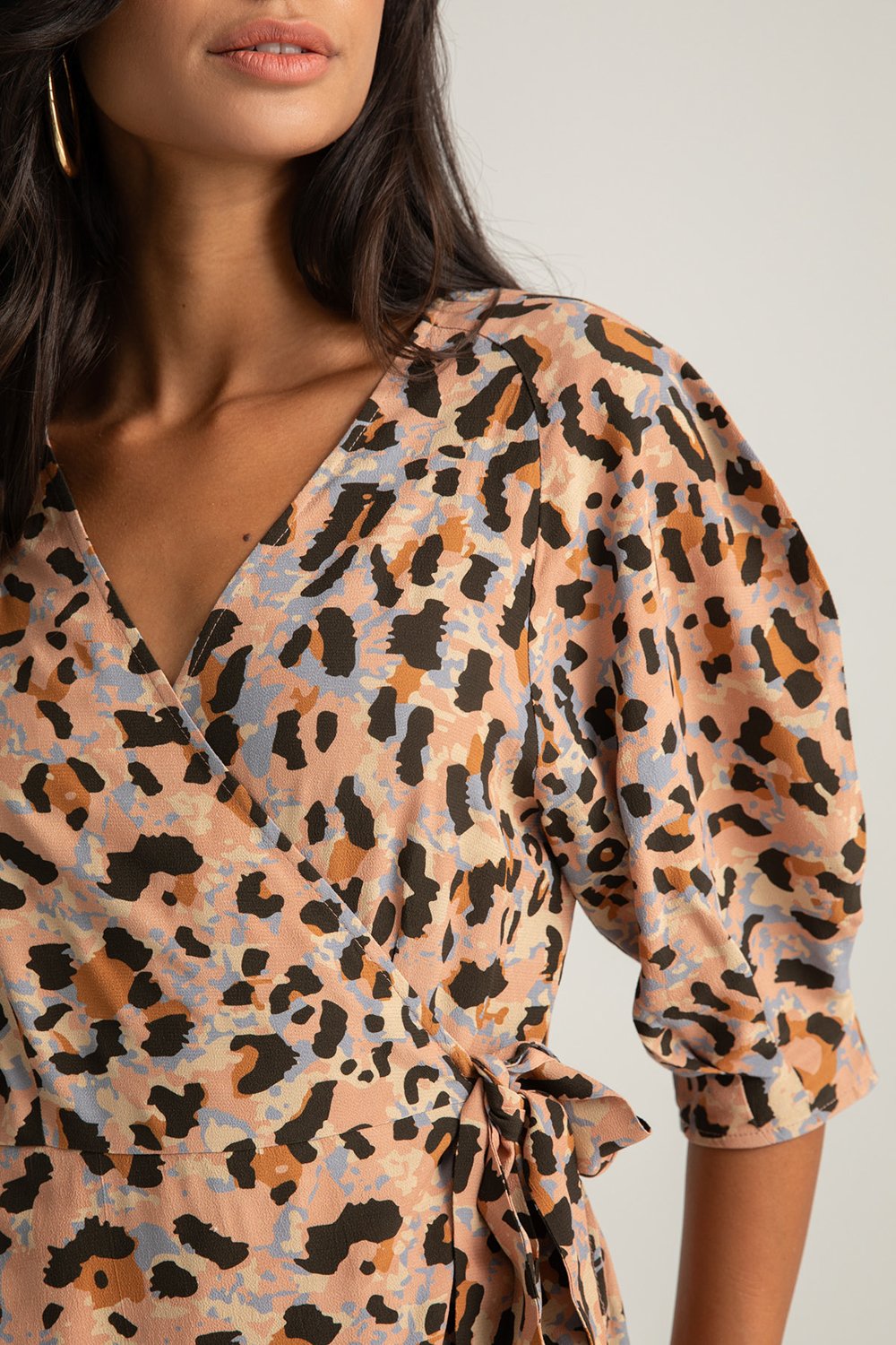 Boneqa Barcelona-Kruvaze Yaka Detaylı Leopar Desenli Elbise-Elbise-5-Milagron.com