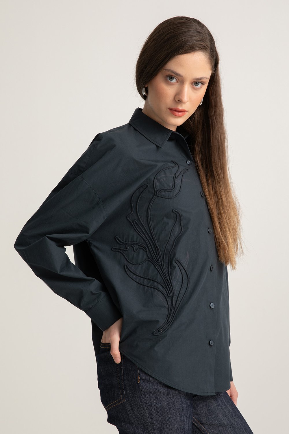 Boneqa Barcelona-Lale İşlemeli Antrasit Gömlek-Gömlek-3-Milagron.com