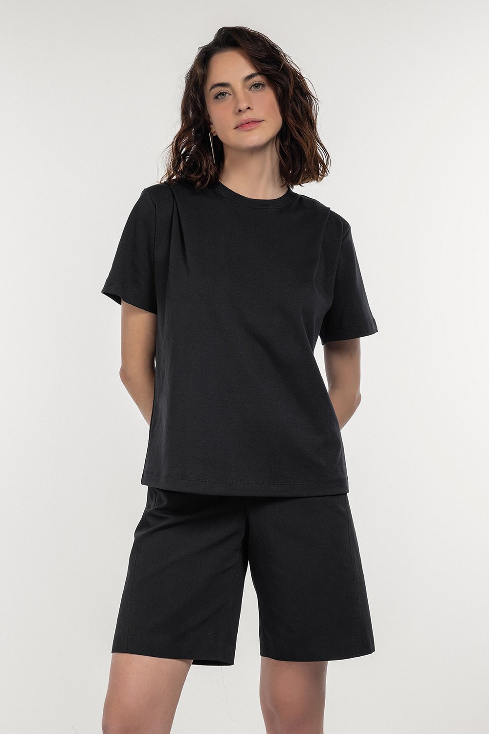 Boneqa Barcelona-Pamuklu Siyah Basic Tişört-T-Shirts-1-Milagron.com