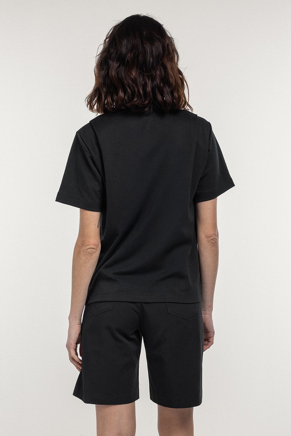 Boneqa Barcelona-Pamuklu Siyah Basic Tişört-T-Shirts-2-Milagron.com