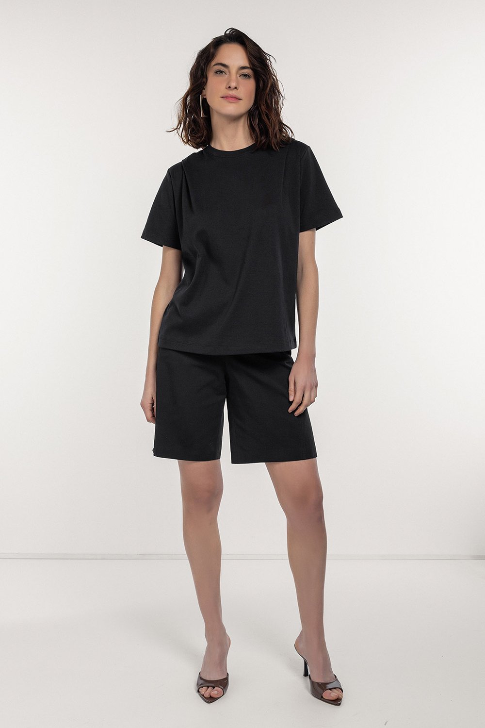 Boneqa Barcelona-Pamuklu Siyah Basic Tişört-T-Shirts-3-Milagron.com