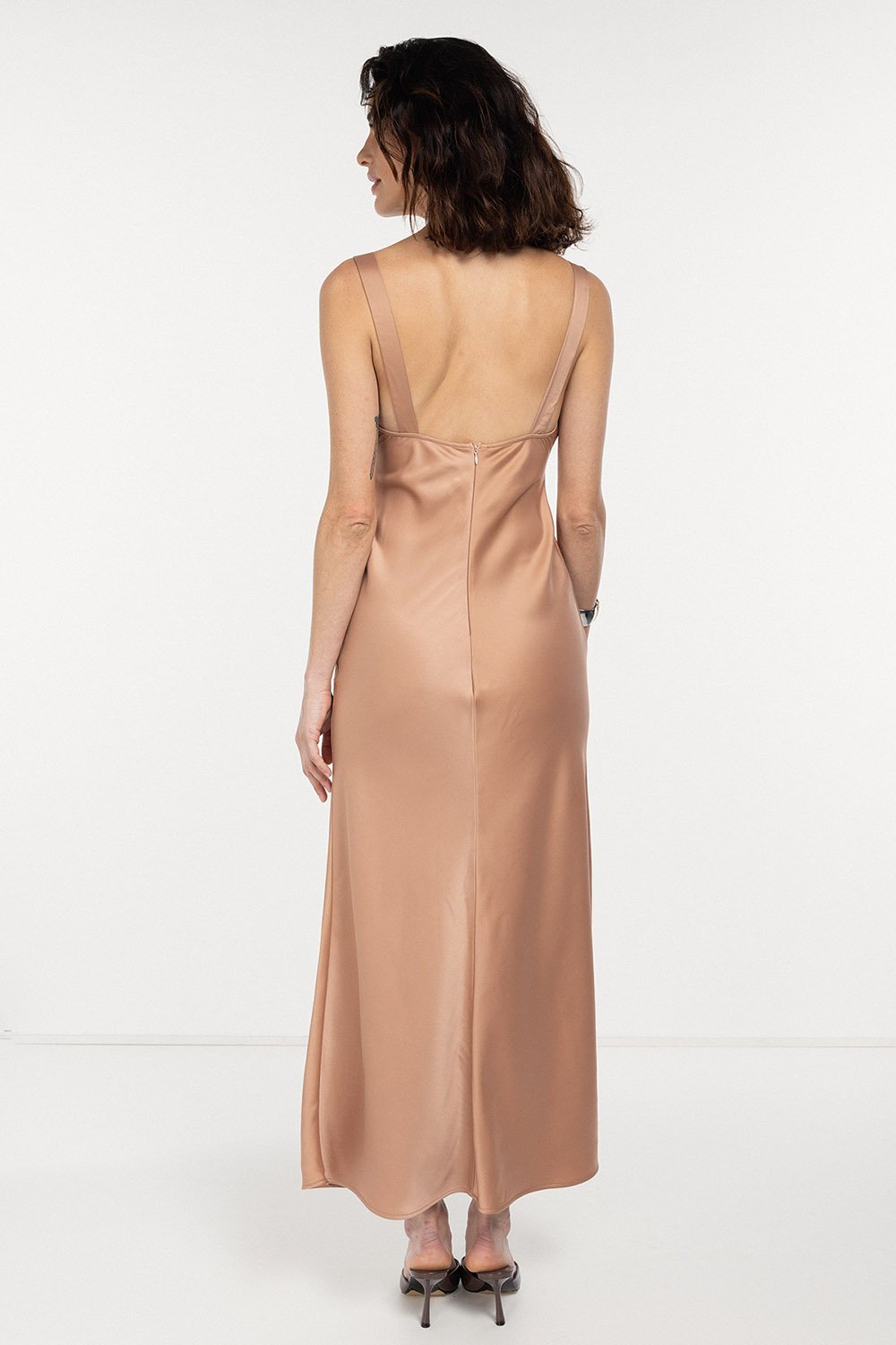 Boneqa Barcelona-Sırt Dekolteli Robalı Mokka Elbise-Elbise-4-Milagron.com