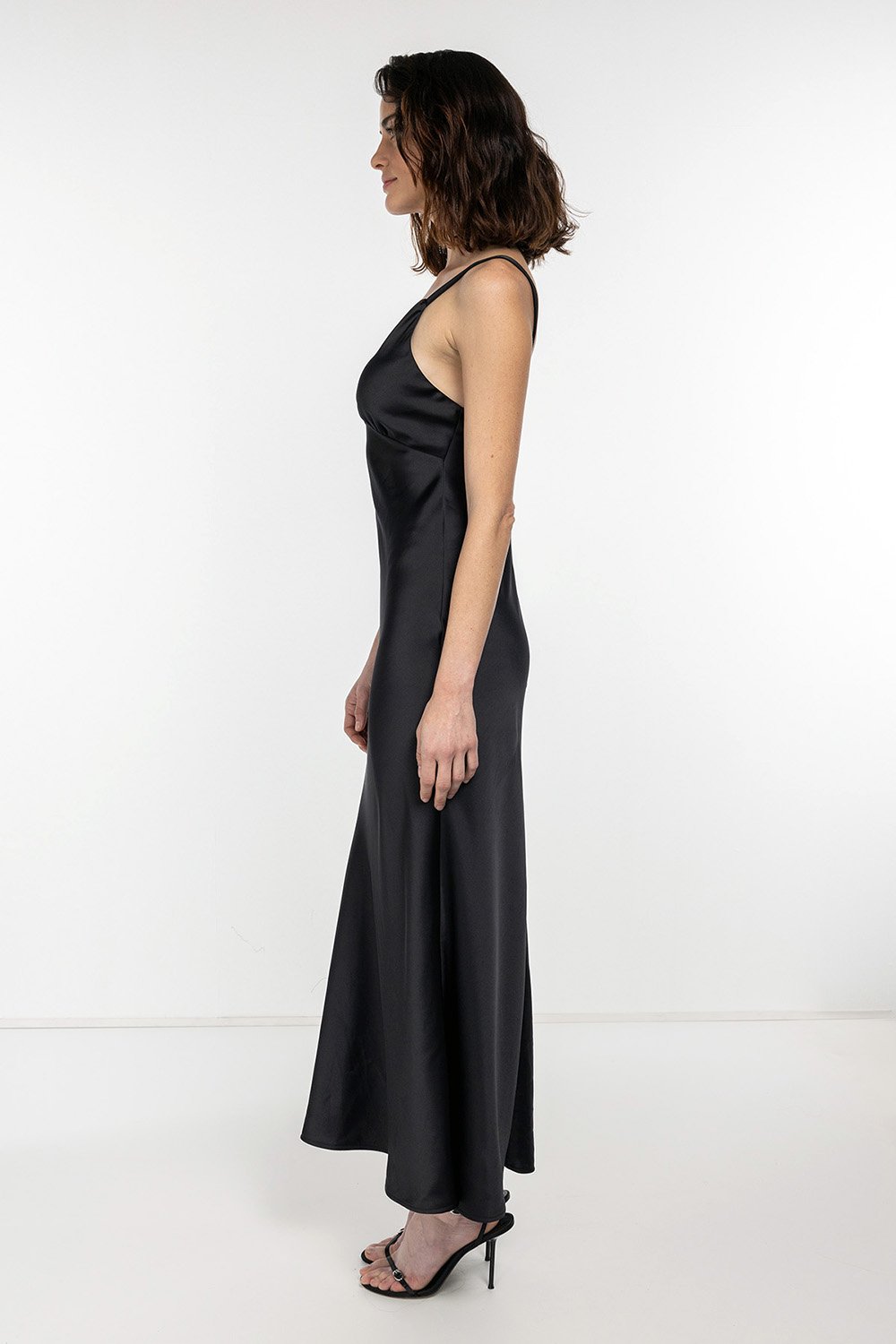 Boneqa Barcelona-Sırt Dekolteli Siyah Robalı Elbise-Elbise-5-Milagron.com