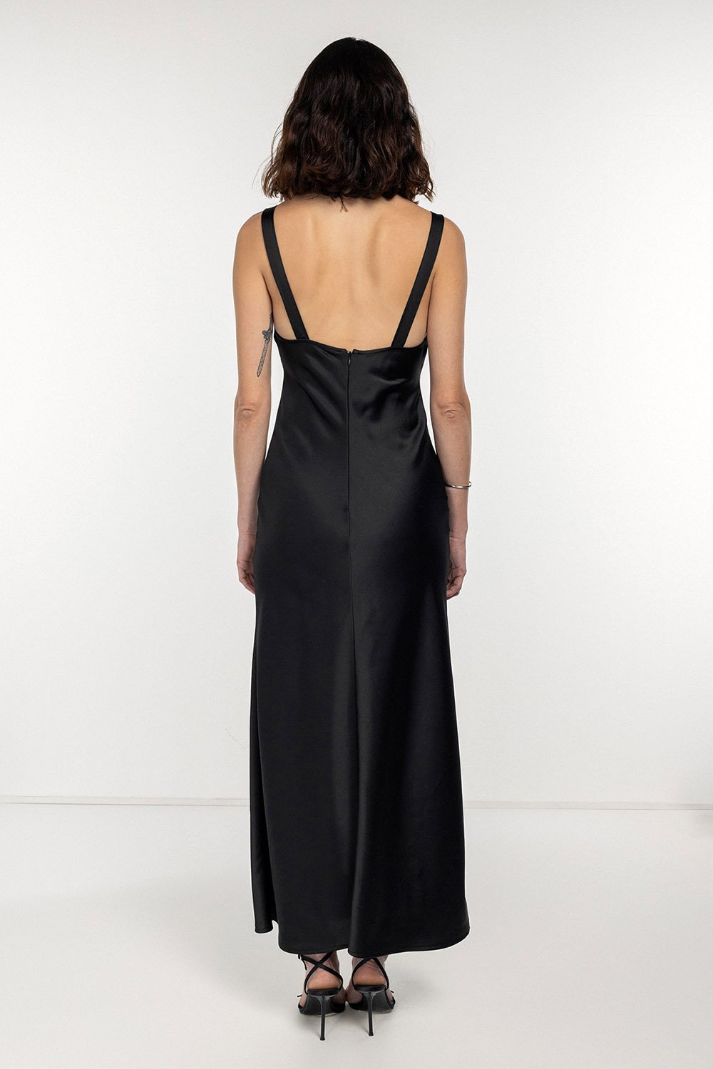 Boneqa Barcelona-Sırt Dekolteli Siyah Robalı Elbise-Elbise-7-Milagron.com