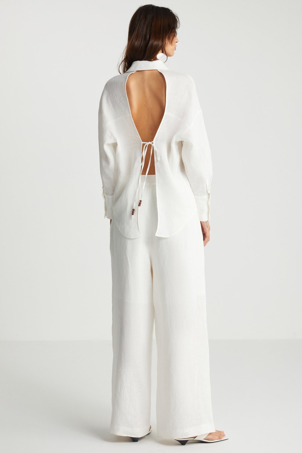 Boneqa Barcelona-Sırt Detaylı Beyaz Keten Gömlek-Gömlek-2-Milagron.com