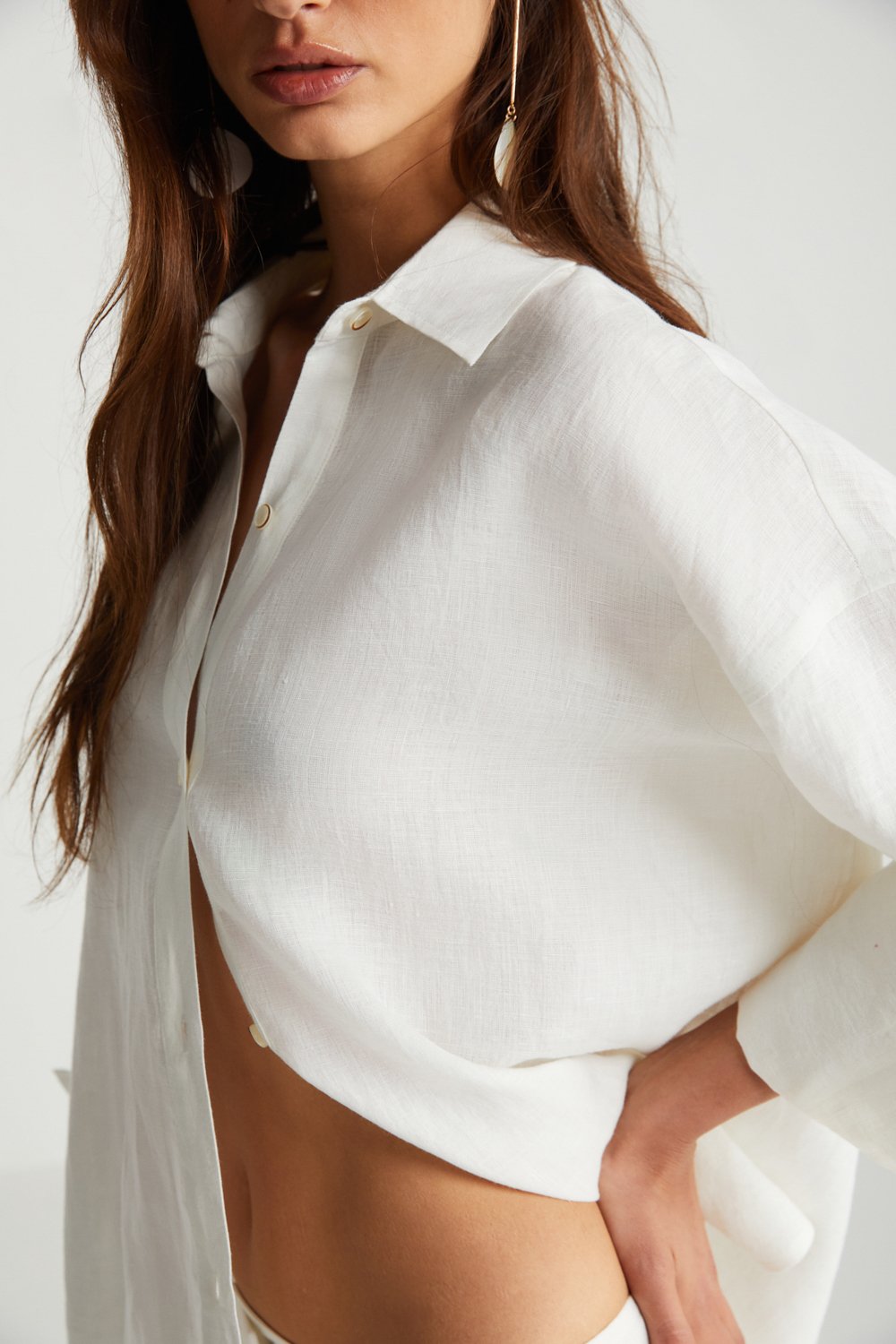 Boneqa Barcelona-Sırt Detaylı Beyaz Keten Gömlek-Gömlek-5-Milagron.com