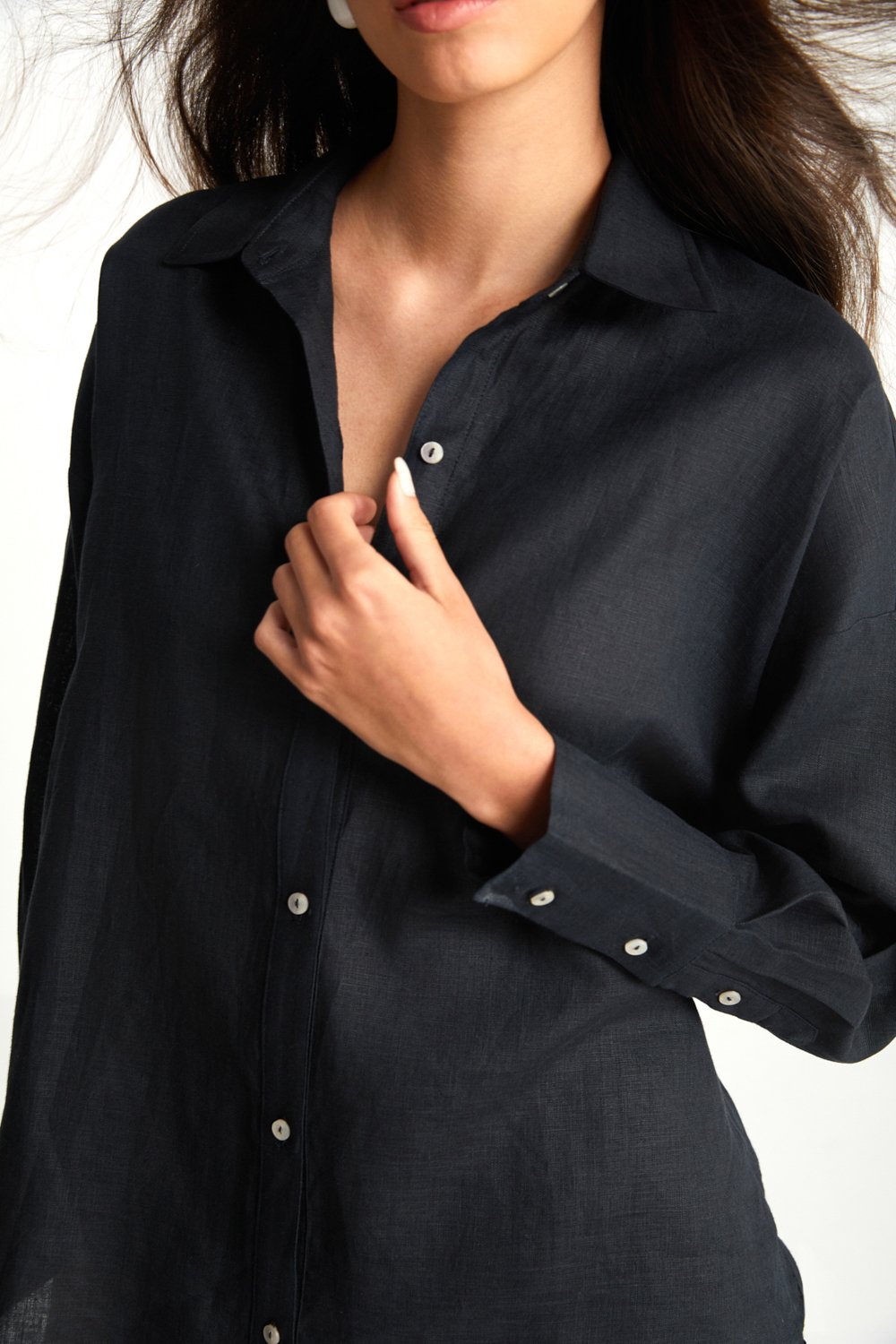 Boneqa Barcelona-Sırt Detaylı Siyah Keten Gömlek-Gömlek-6-Milagron.com