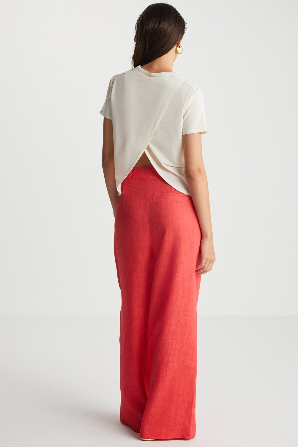 Boneqa Barcelona-Sırtı Açık Ekru Basic Tişört-T-Shirts-2-Milagron.com