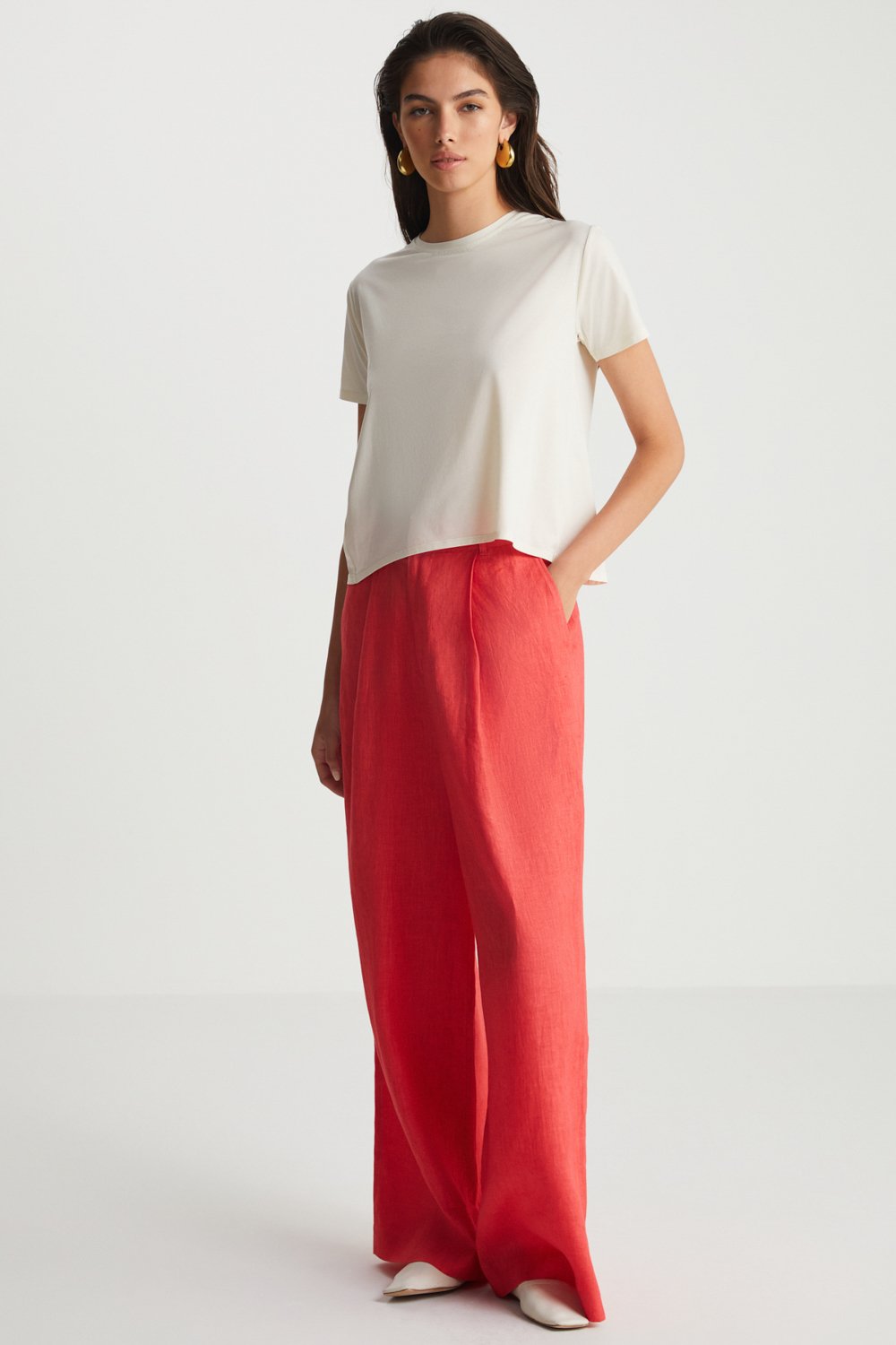 Boneqa Barcelona-Sırtı Açık Ekru Basic Tişört-T-Shirts-3-Milagron.com