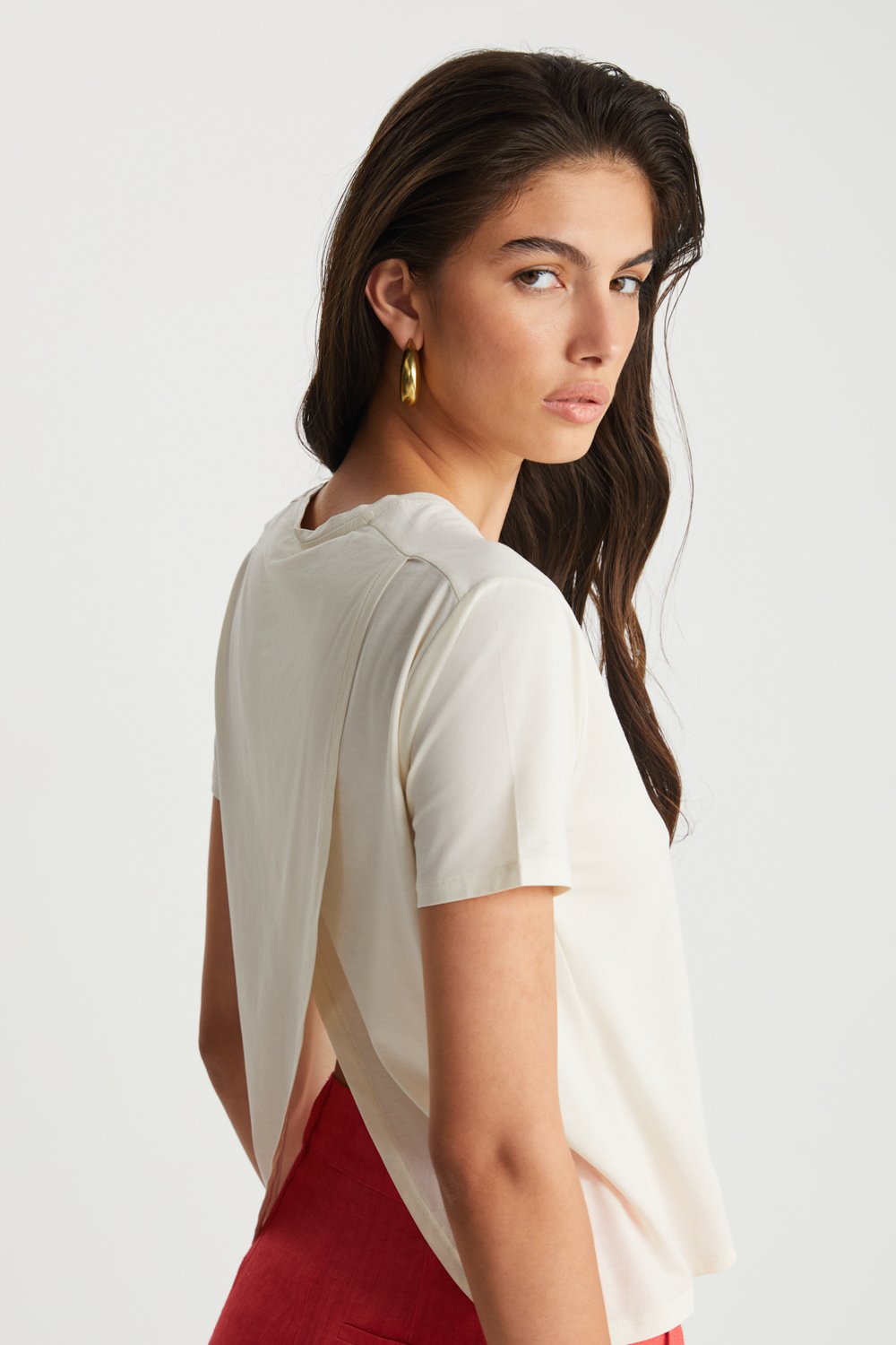 Boneqa Barcelona-Sırtı Açık Ekru Basic Tişört-T-Shirts-4-Milagron.com