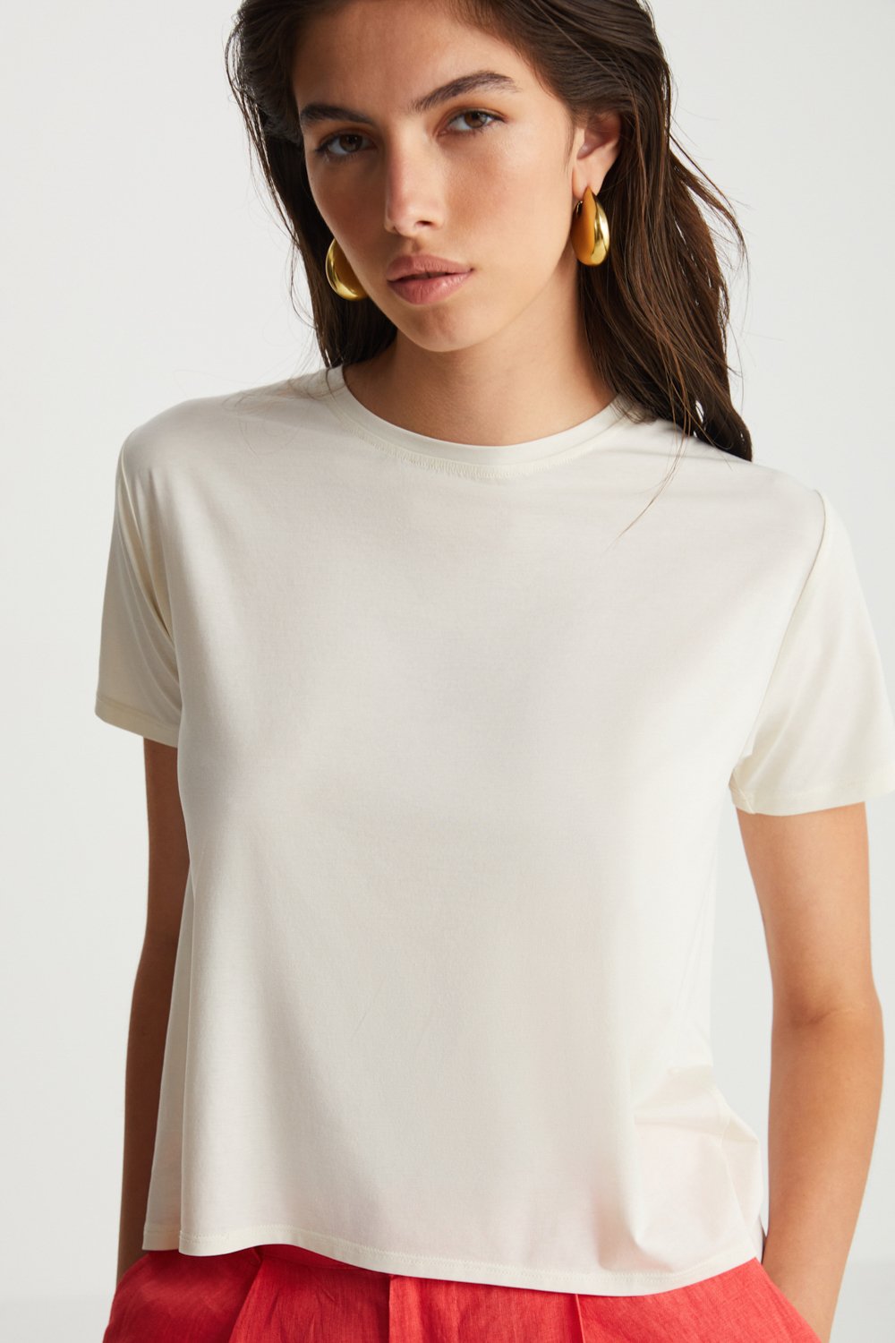 Boneqa Barcelona-Sırtı Açık Ekru Basic Tişört-T-Shirts-5-Milagron.com