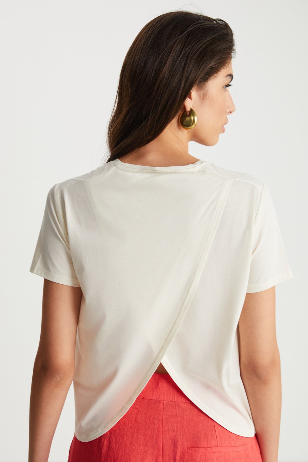 Boneqa Barcelona-Sırtı Açık Ekru Basic Tişört-T-Shirts-6-Milagron.com