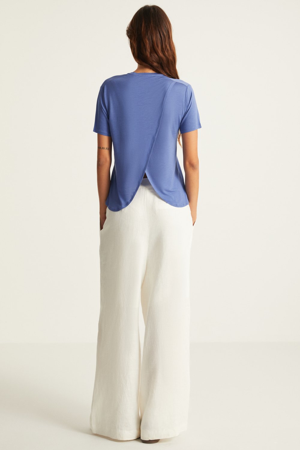 Boneqa Barcelona-Sırtı Açık Mavi Basic Tişört-T-Shirts-4-Milagron.com