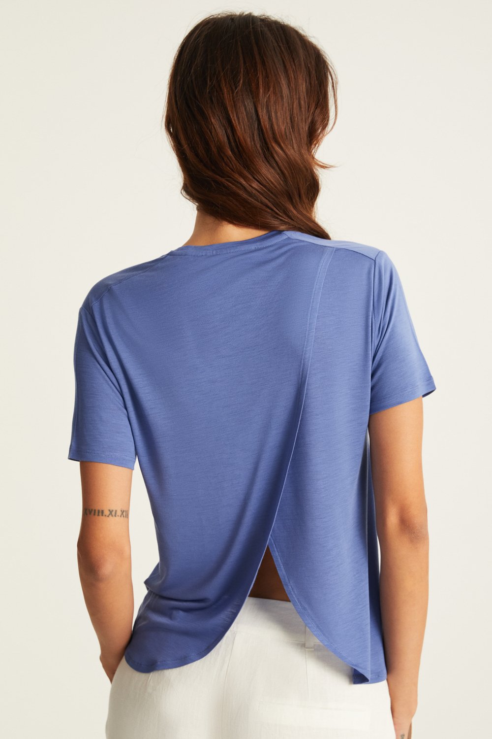 Boneqa Barcelona-Sırtı Açık Mavi Basic Tişört-T-Shirts-6-Milagron.com