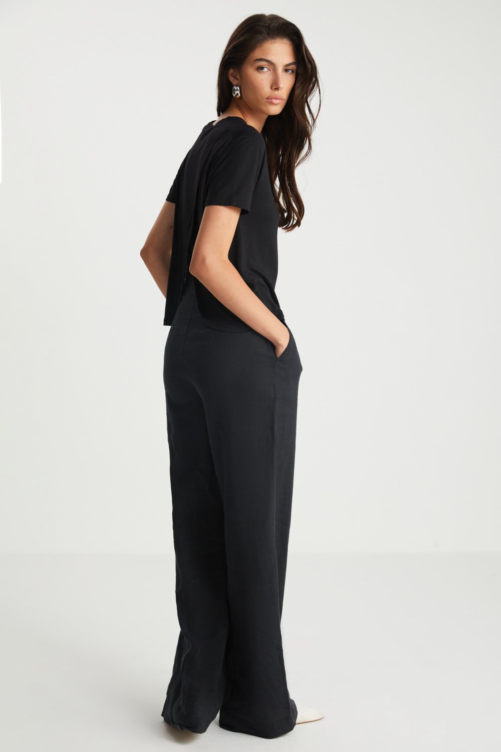 Boneqa Barcelona-Sırtı Açık Siyah Basic Tişört-T-Shirts-4-Milagron.com