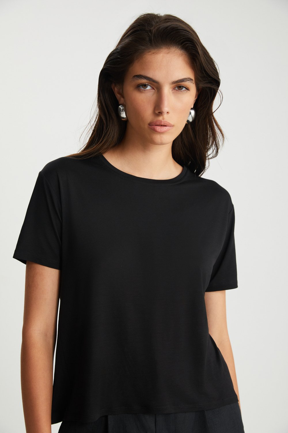 Boneqa Barcelona-Sırtı Açık Siyah Basic Tişört-T-Shirts-5-Milagron.com